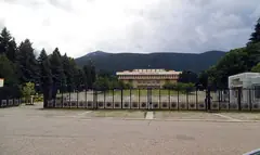 Сградата на Националния исторически музей в Бояна с Витоша зад нея